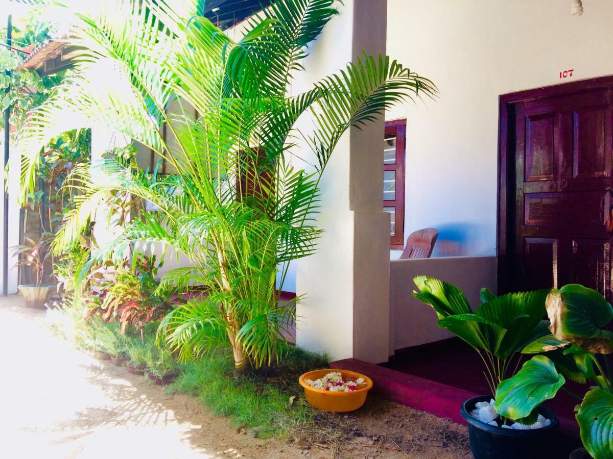 Tropicana Home Stay Baía de Arugam Exterior foto