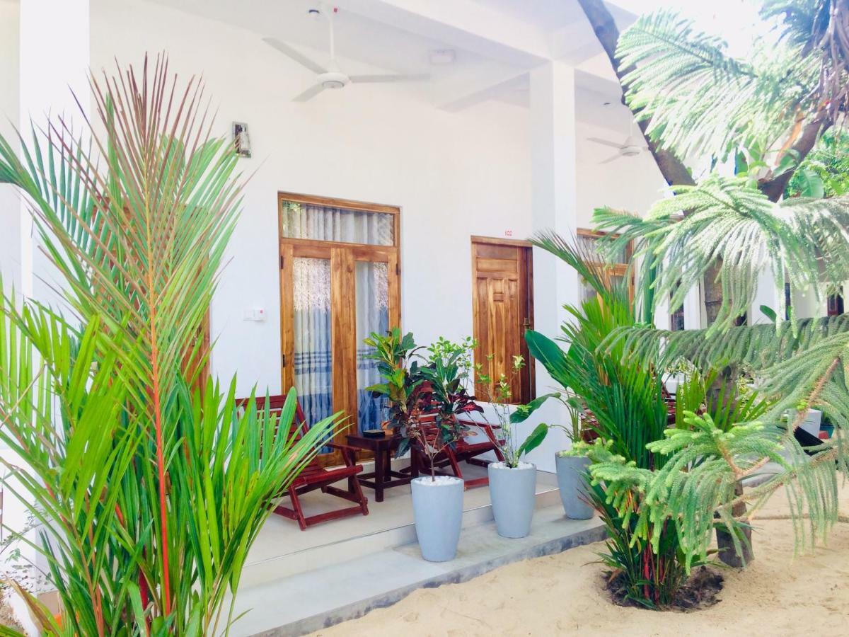 Tropicana Home Stay Baía de Arugam Exterior foto